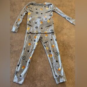 Celebrate- Cozy Gray Kids Halloween Pajamas with Fun Candy Print , Size 5T